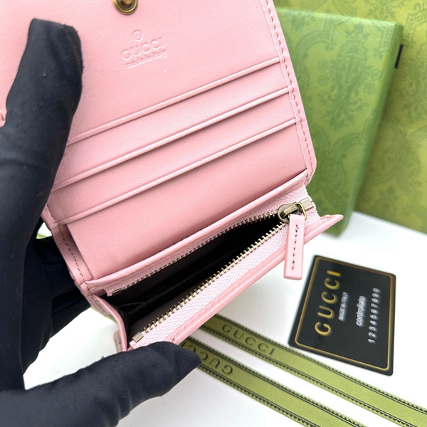 グッチ財布コピー着用イメージ